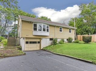 911 Pershing Dr, Wauconda, IL