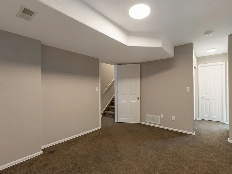 5327 S Ukraine St — Photo 15