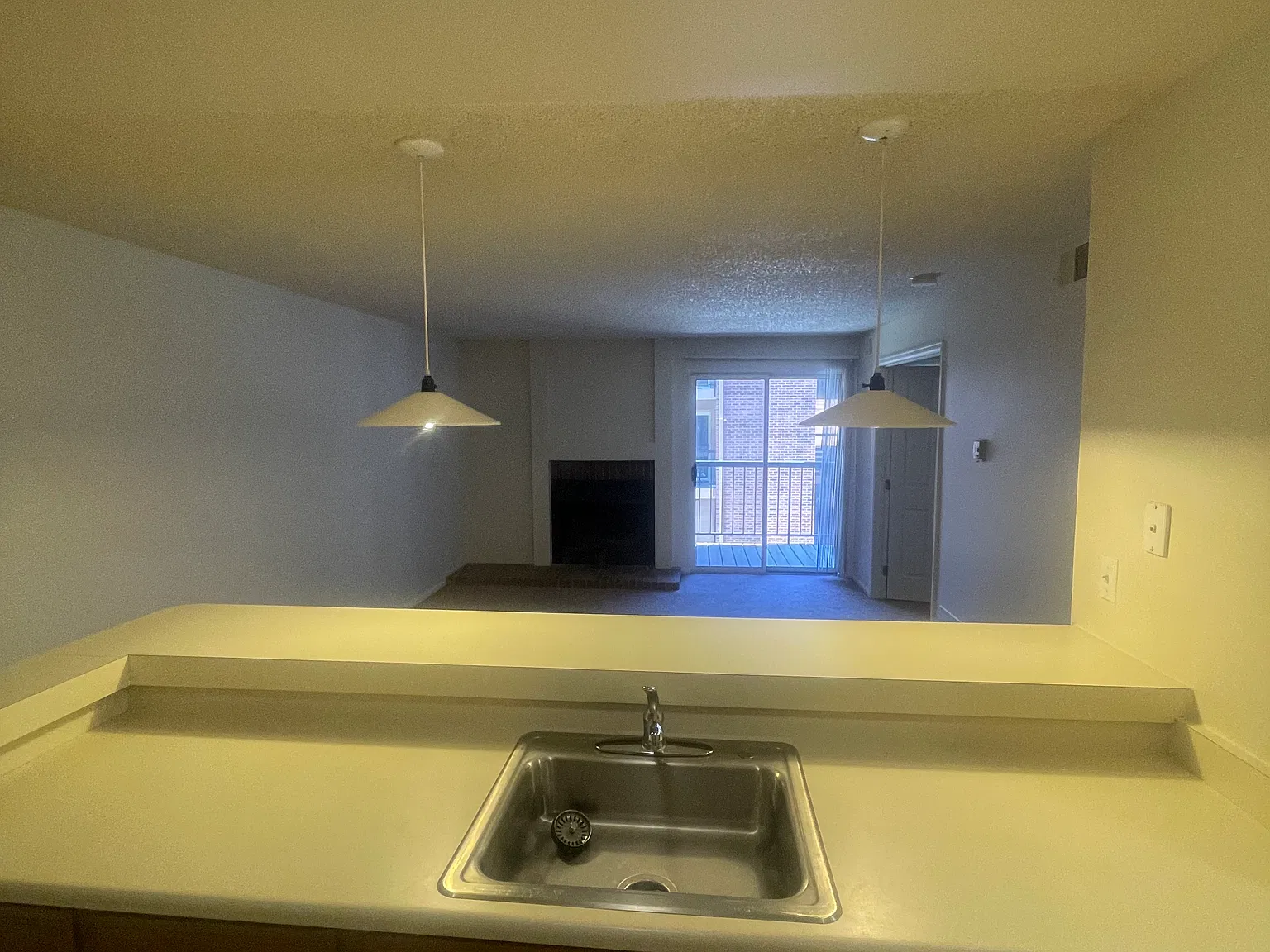 1 bed, 700 sqft, $1,400 — Photo 4