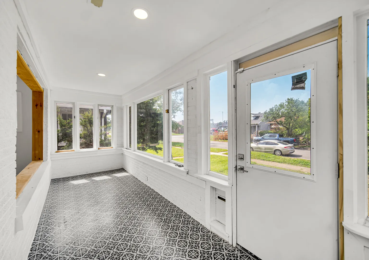 5 bed, 2440 sqft, $2,000 — Photo 3