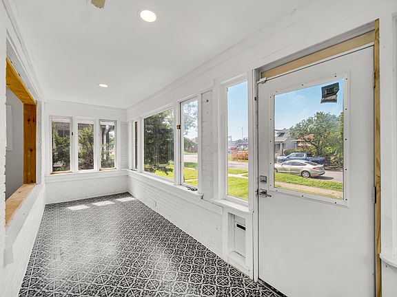 3rd image of 379 Johnson St
