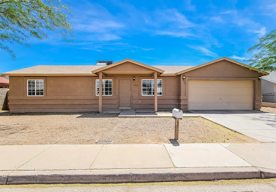 305 E Gardenia Dr