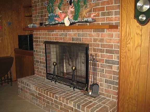 4th image of 105 Island Lodges Ln