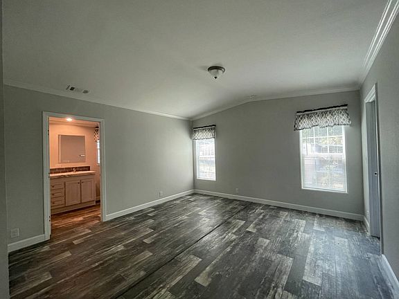 4th image of 90 Barry Ct