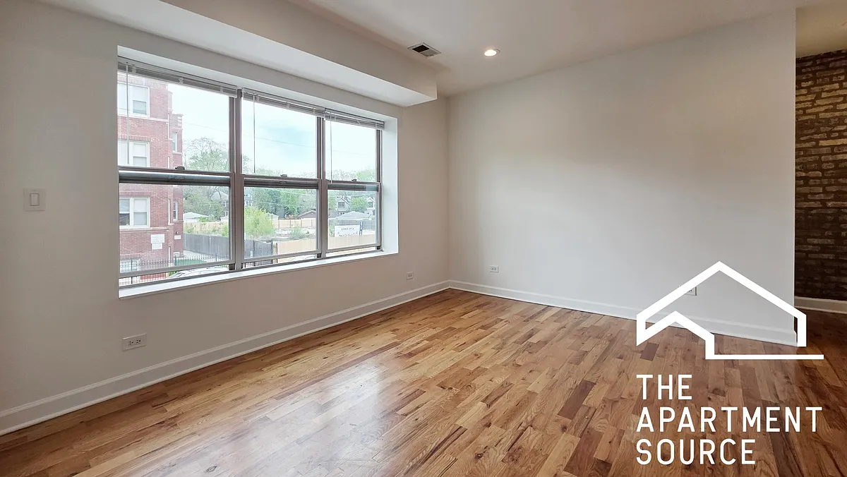 Building Photo - 7223 N Rogers Ave #1