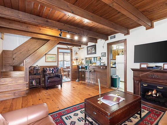 3rd image of 406 N Acorn St