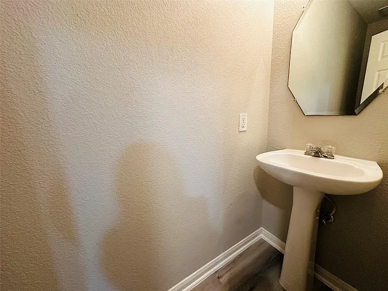 3514 Benjamin Franklin Ln — Photo 9