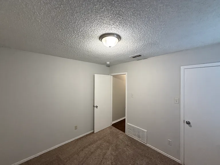 221 Arnold St — Photo 9