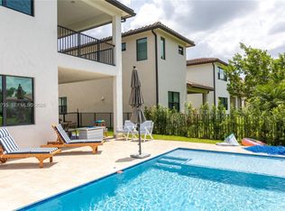 Pembroke Lakes South, Pembroke Pines, FL 33025