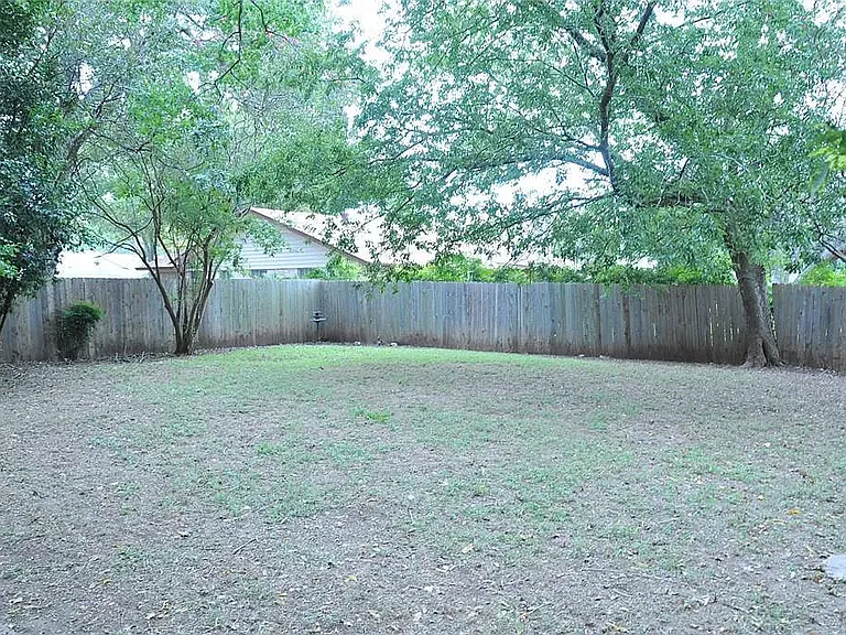 5602 Berry Hill Dr — Photo 10