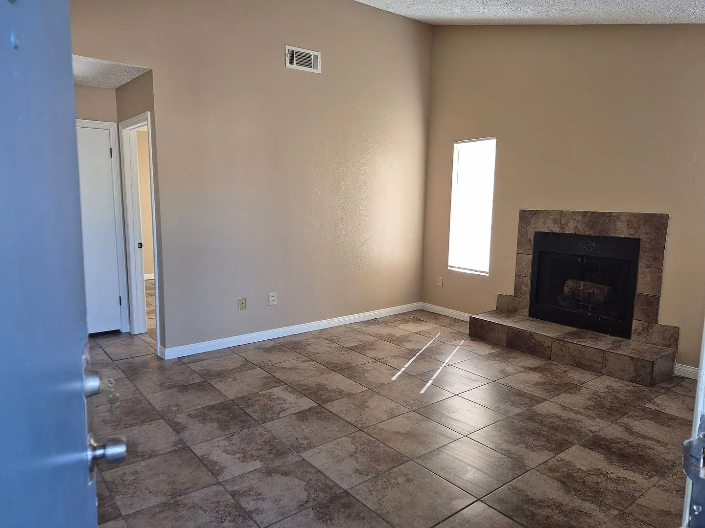 1 Month Free With 13 Month Lease!! 2nd Floor Charming 2bd/1ba — Photo 4
