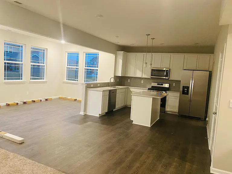 110 Thorpe Dr — Photo 2