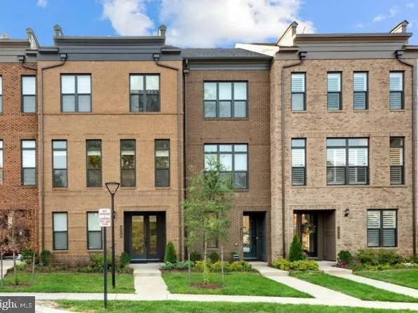 12328 Yellow Buckeye Way, Fairfax, VA 22030