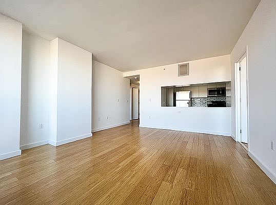 4th image of 310 E 2nd St APT 9L