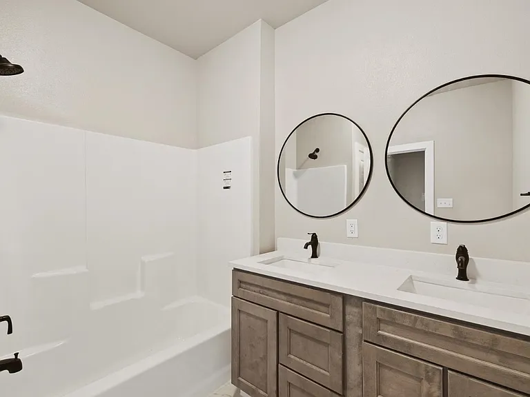 3105 W Jackson St — Photo 8