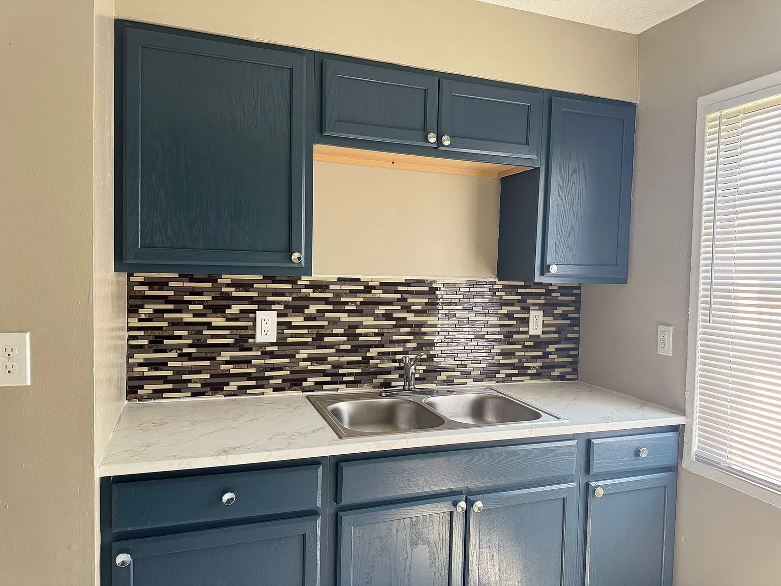 2 bed, 900 sqft, $695 — Photo 2
