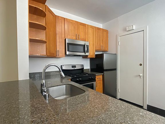 2nd image of 1840 Franklin St APT 5