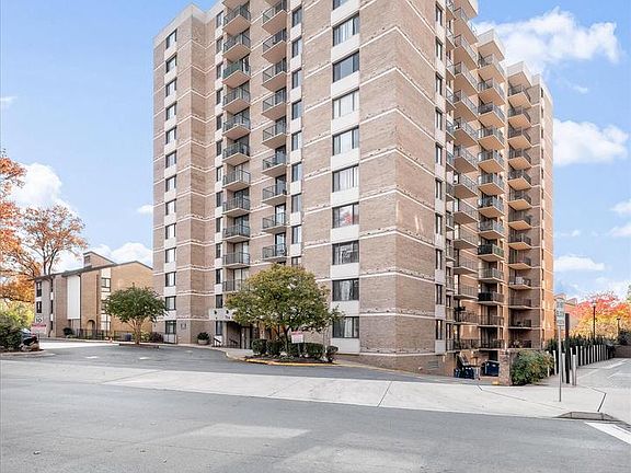 2nd image of 4 Monroe St APT 810