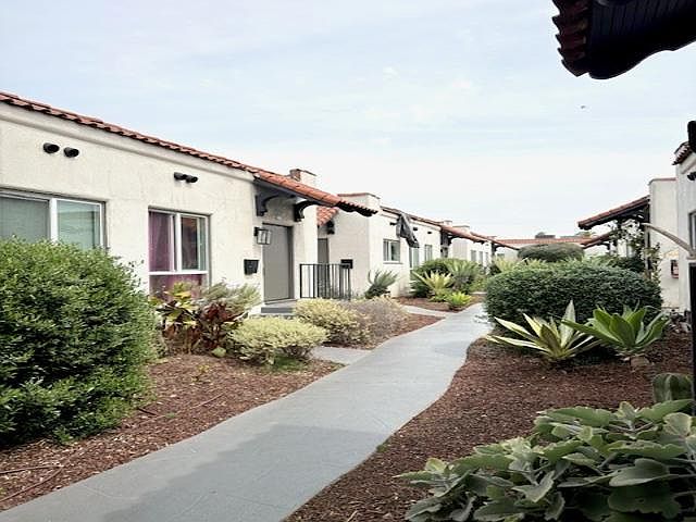 1st image of 328 N Kingsley Dr #334-1/4