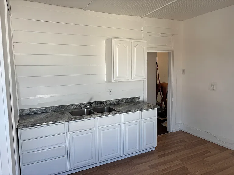 213 N 6th St #1/2 — Photo 17