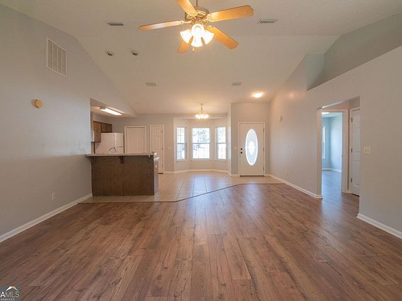 4th image of 120 Magnolia Ct
