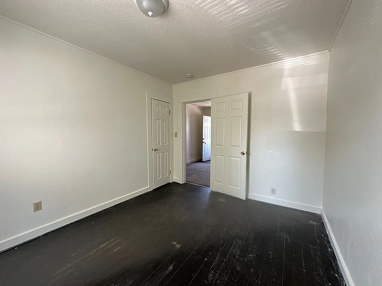 1513 Oregon Ave — Photo 10