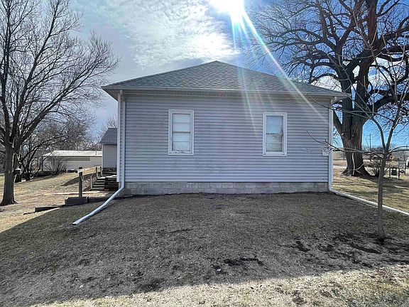 4th image of 704 Walnut St