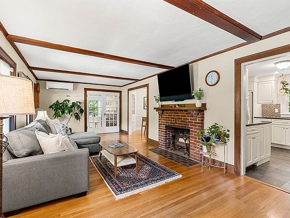 3rd image of 4 Daniels St