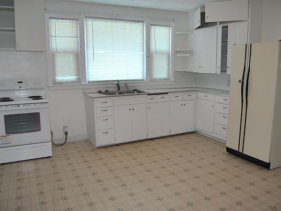 2nd image of 709 J St APT 3