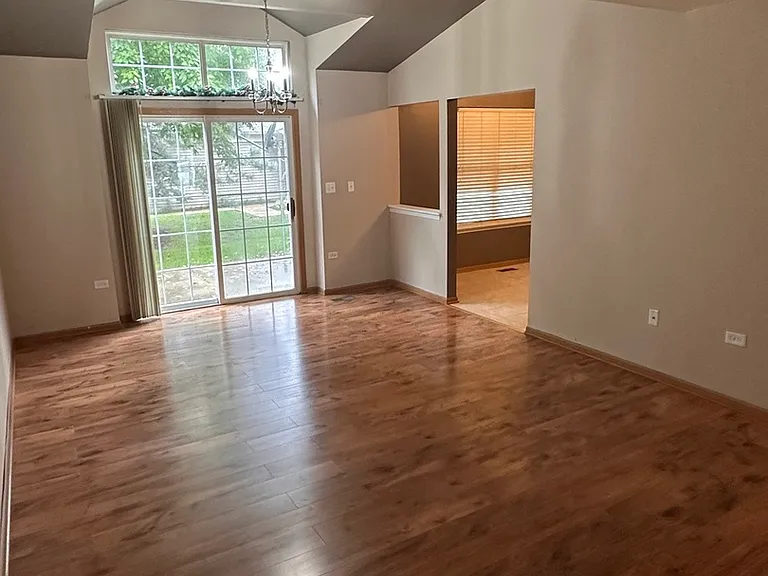 Rutland Cir — Photo 11