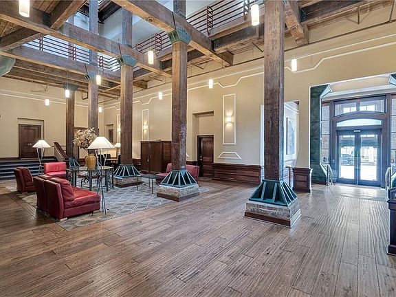5th image of 1107 S Peters St APT 103