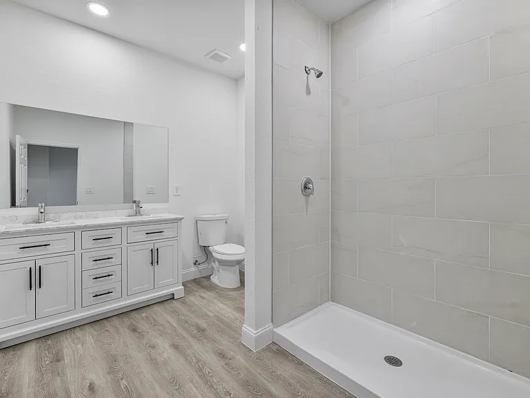 727 Cane St E — Photo 29