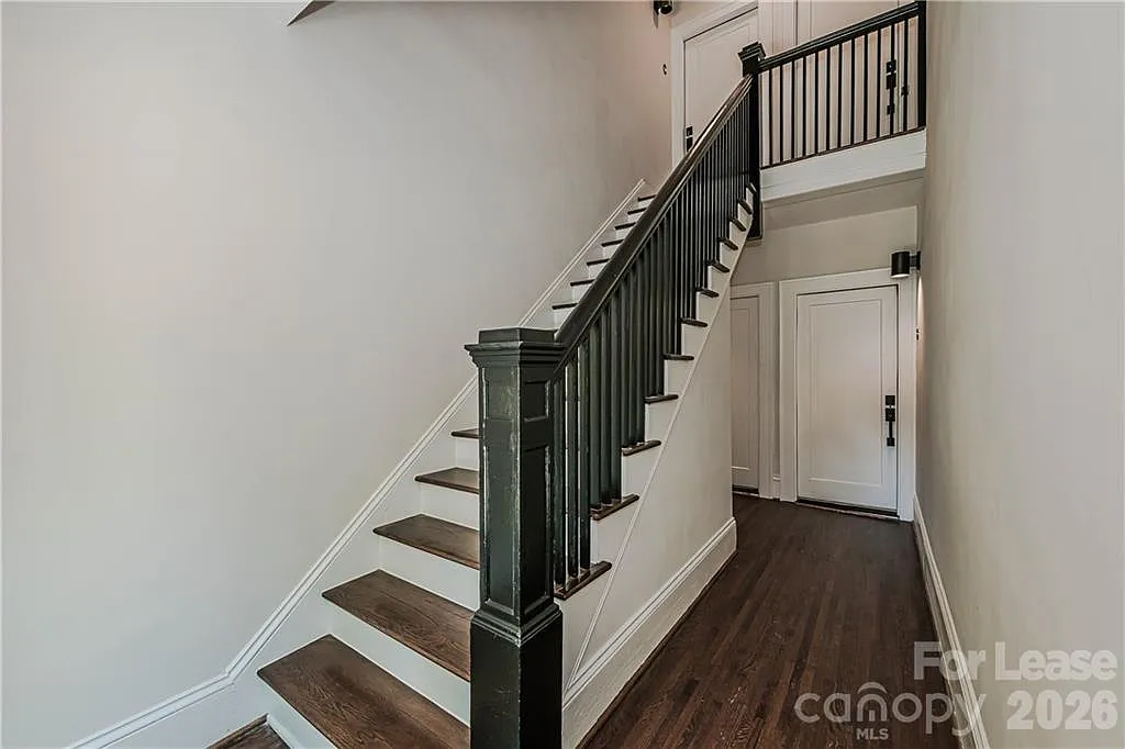 1 bed, 697 sqft, $1,800 — Photo 3