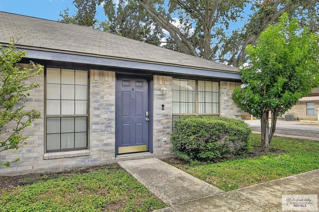 2 bed, 2.0 bath, 1078 sqft, $1,600 — Photo 1