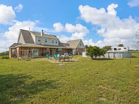 2nd image of 215 Greathouse Cir