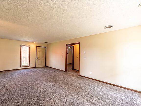 4th image of 261 S Smith St