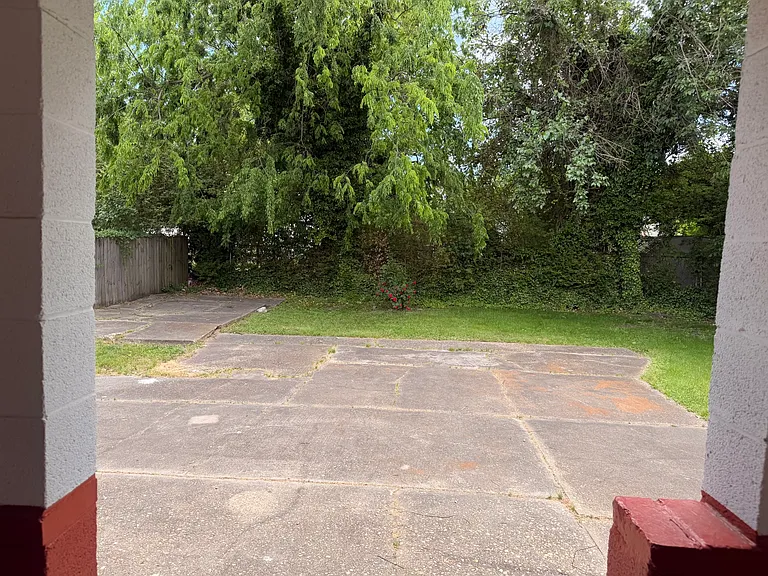 Hanson Ave — Photo 19