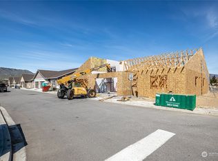 207 21st St NW, East Wenatchee, WA 98802