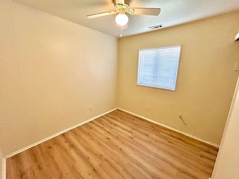 2433 Shepherd Dr NW — Photo 10