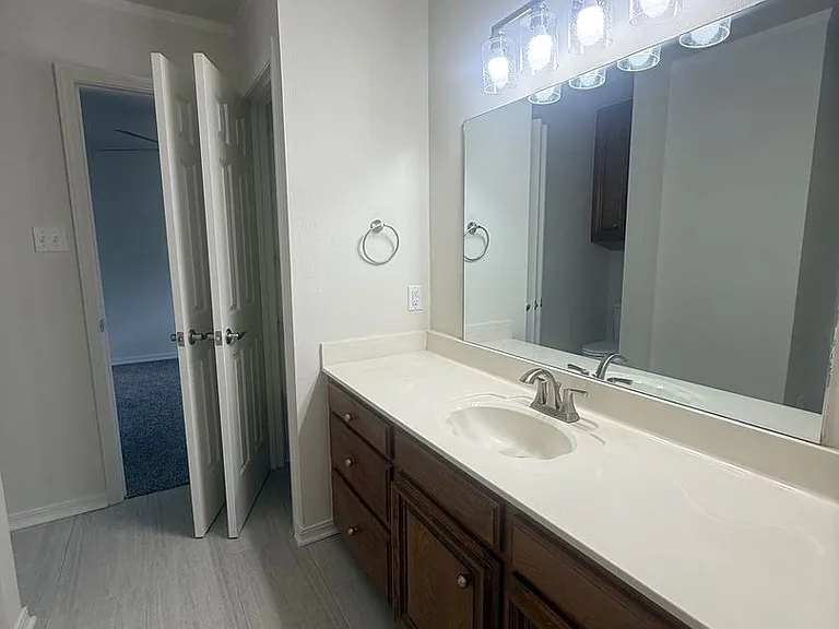 206 Cambridge Rd — Photo 32