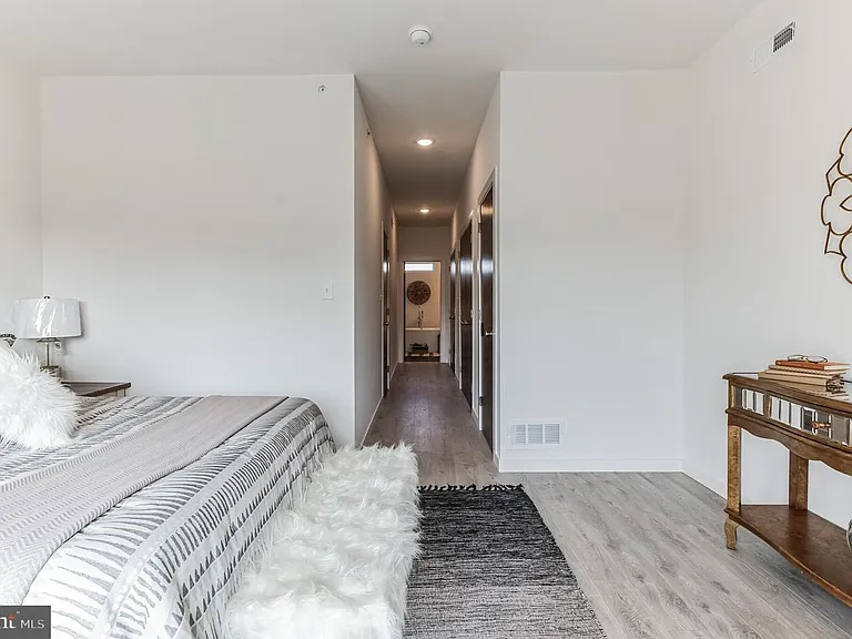 5629 Warrington Ave — Photo 8