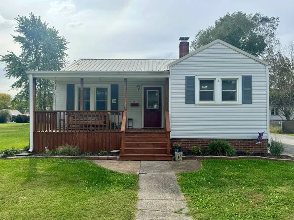 604 E Douglas St, Fairfield, IL 62837