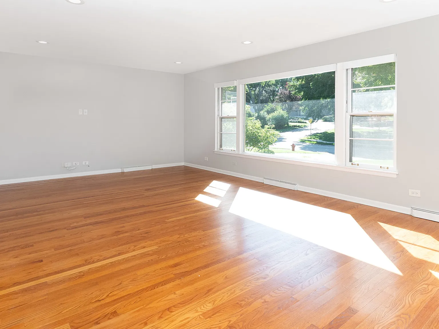 3 bed, 2048 sqft, $4,000 — Photo 2