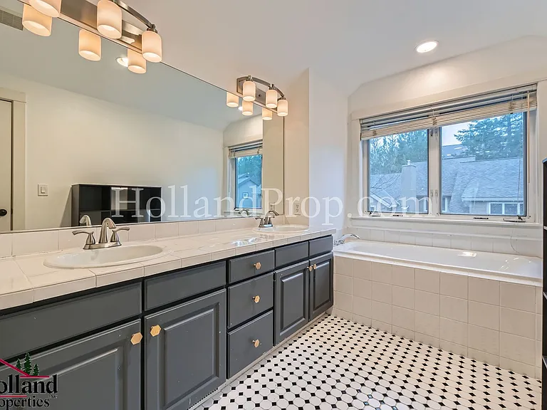 10250 NW Village Heights Dr — Photo 23