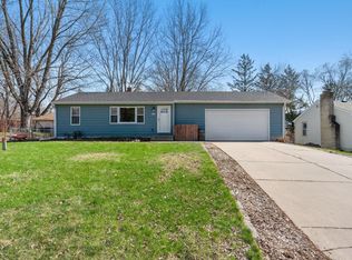 1434 Sandhurst Ave E, Maplewood, MN 55109