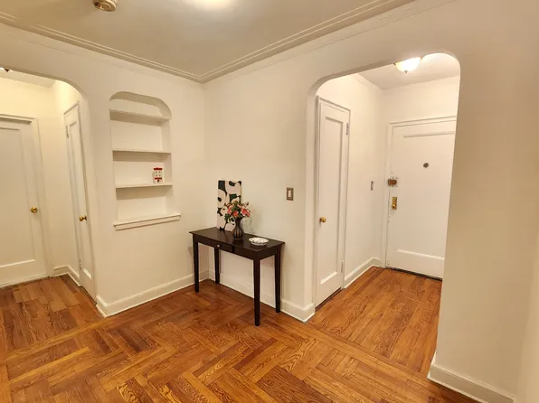 2191 Bolton Street image 5 of 12