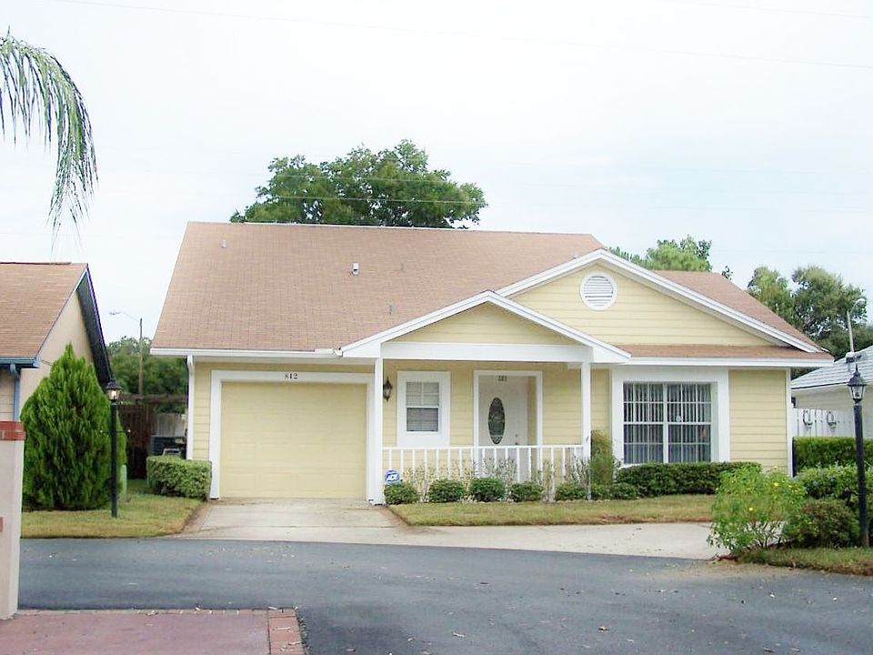 Front of house - one car garage