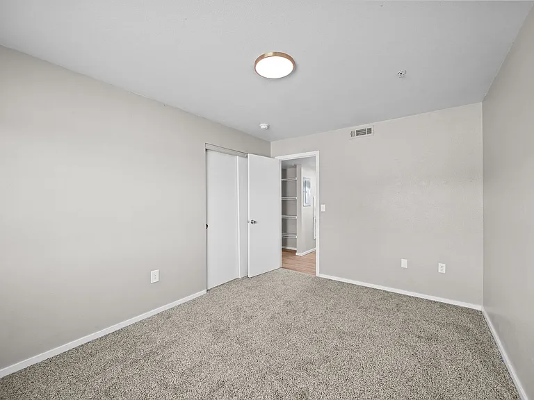 Gateway Crossing Apartments — Photo 44