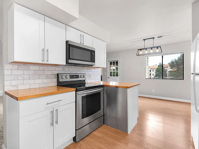 6550 Delmonico Dr #304 — Photo 5