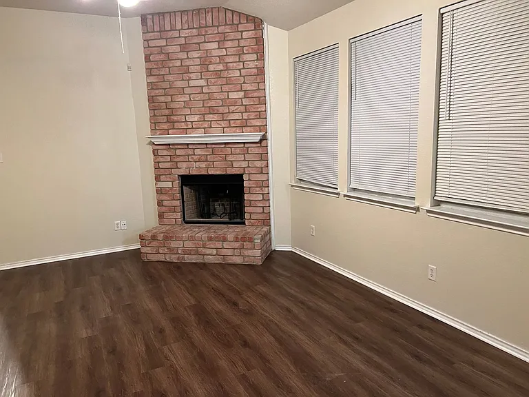 341 Placid Mdw — Photo 3
